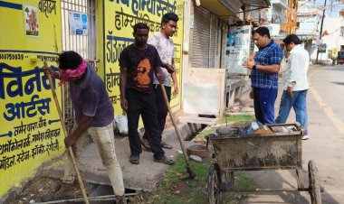 सफाई व्यवस्था के साथ-साथ अन्य कार्यों की मानिटरिंग कर रहे- दुर्ग नगर निगम आयुक्त लोकेश चन्द्राकर