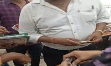 गरीबी रेखा से नीचे जीवन यापन करने वालों लोगो से नए राशन कार्ड देने के नाम पर  ली जा रही घूस