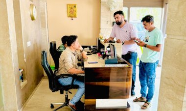 रविवार को भी नही रुका राजस्व अमला,टैक्स वसूलने दो दर्जन कर्मचारी घर-घर दे रहे दस्तक 