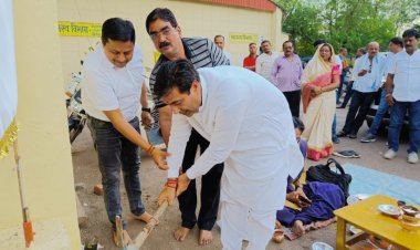 निगम परिसर में विराजमान माँ दुर्गा मंदिर के जीर्णोद्धार के लिए महापौर,आयुक्त, सभापति ने किया भूमिपूजन