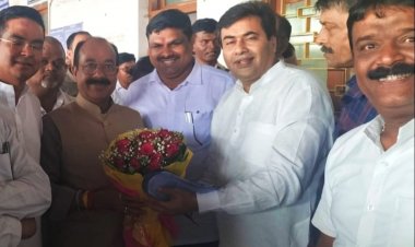 उपमुख्यमंत्री व नगरीय प्रशासन मंत्री अरुण साव से महापौर धीरज बाकलीवाल ने की मुलाकात,शहर में विकास कार्य कराने हेतु सौंपा ज्ञापन