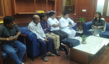 महापौर ने कलेक्टर से की मुलाकात, की योजनाओं के क्रियान्वयन के लिए सरकारी जमीन की हस्तांतरण की मांग