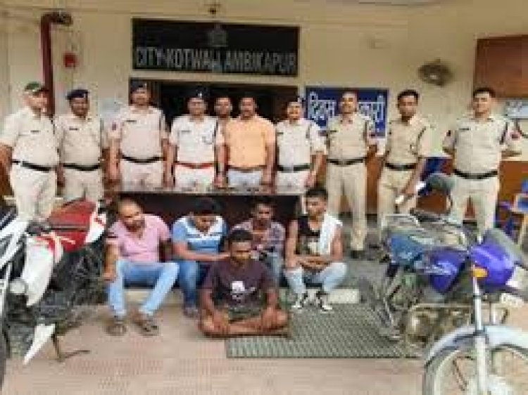 सरगुजा जिले में चोरों ने सूने मकान का ताला तोड़कर 10 तोले से अधिक सोने-चांदी के जेवर और 30 हजार रुपए कैश पार कर दिया