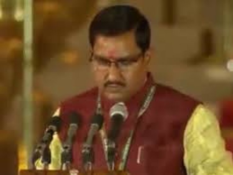 छत्तीसगढ़ के बिलासपुर से सांसद तोखन साहू ने रविवार देर शाम केंद्र में मंत्री पद की शपथ ली