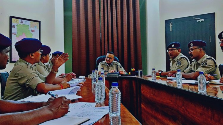 पुलिस महानिरीक्षक दुर्ग रेंज राम गोपाल गर्ग ने रेलवे सुरक्षा बल के अधिकारियों के साथ की बैठक