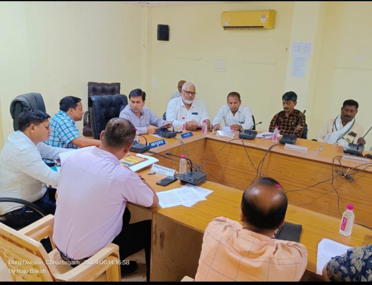 निगम एमआईसी की बैठक महापौर की अध्यक्षता में सम्पन्न टैक्स वसूली बढ़ाने पर जोर,निर्माण कार्यों को मिली स्वीकृति,चालू वर्ष की संपत्तिकर जमा करने पर छूट देने प्रस्ताव पारित