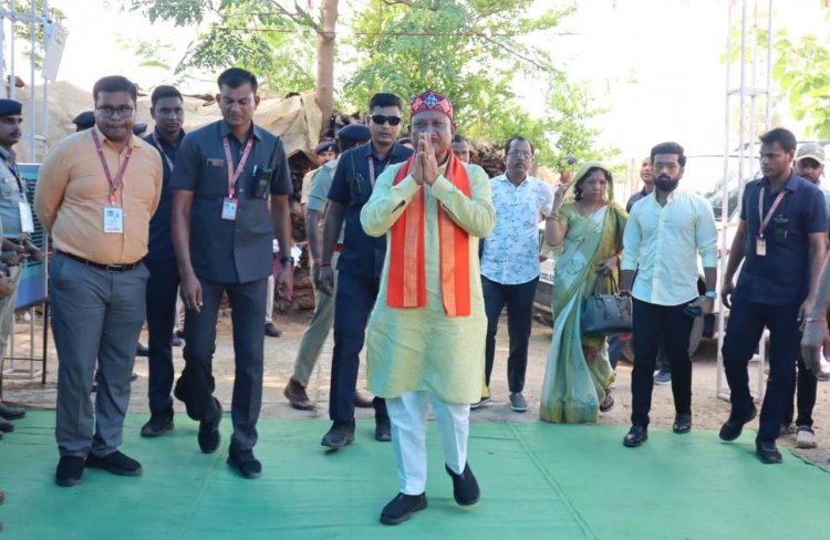 मुख्यमंत्री साय अपने चचेरे भाई श्री नरेश चन्द्र साय के दशगात्र कार्यक्रम में शामिल हुए