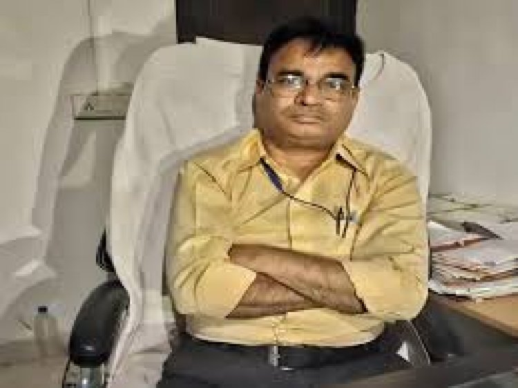 छत्तीसगढ़ के सरगुजा में ACB ने शुक्रवार को उदयपुर SDM बीआर खांडे और उनके कार्यालय के 3 अन्य कर्मचारियों को घूस लेते गिरफ्तार किया