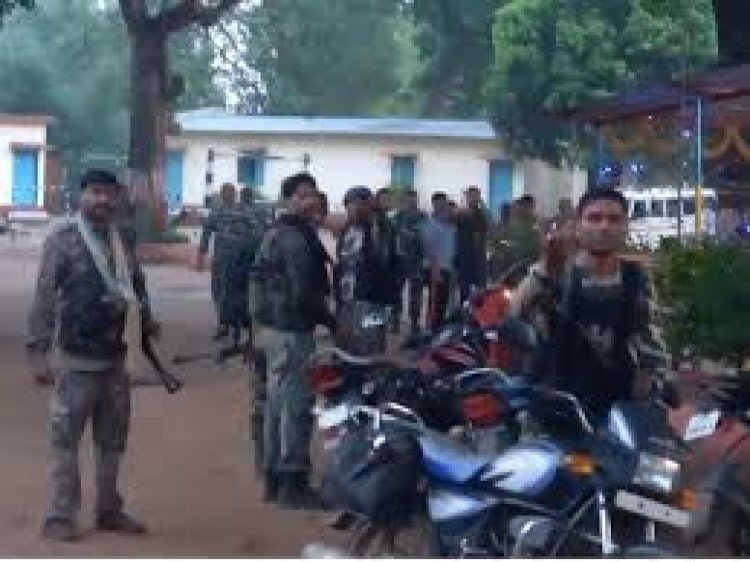 रविवार को पुलिस और नक्सलियों के बीच मुठभेड़