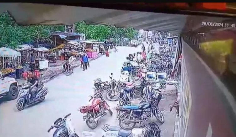 छत्तीसगढ़ में एक नकाबपोश युवक ने सड़क पर ही युवती की सरेराह हत्या
