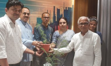 नगर निगम के स्वच्छता ब्रांड एंबेसेडर  डॉ पाणिग्राही एवम श्रीमती नमीता शर्मा शासकीय एवम निजी अस्पतालों में पहुंचकर डॉक्टर्स का किया अभिनंदन