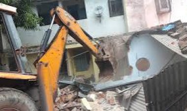 आरोपी अंकुर शर्मा के  घर पर आज बीएसपी एनफोर्समेंट डिपार्टमेंट एवं पुलिस विभाग के द्वारा संयुक्त कार्यवाही करते हुए बुलडोजर चलाया