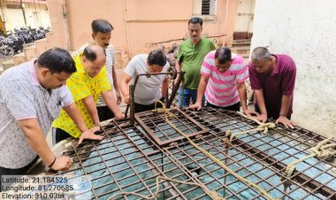 गंजपारा में कुआँ सफाई के कार्य को देखने पहुँचे आयुक्त