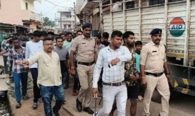 भिलाई के रूआबांधा में गर्भवती गाय पर क्रूरता करने वाले आरोपी  रमाशंकर को पुलिस ने गिरफ्तार कर निकाला जुलूस