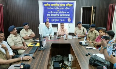 पुलिस महानिरीक्षक दुर्ग रेंज एवं पुलिस अधीक्षक दुर्ग ने नए कानून के बारीकियों को बड़े ही सरल तरीके से समझाया पत्रकारों को