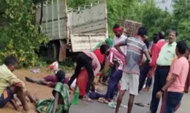 तेज रफ्तार पिकअप वाहन जंगल में बेकाबू होकर दुर्घटनाग्रस्त हो  गई, तीन की मौके पे ही मौत,22 से अधिक घायल