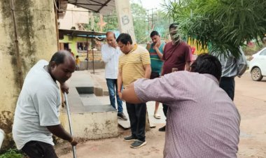 सफाई व्यवस्था निरीक्षण करने पहुंचे कमिश्नर,सड़क किनारे नही होना चाहिए कचरे का ढेर