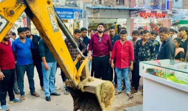 आयुक्त लोकेश चन्द्राकर द्वारा अवैध कब्जा हटाने के दिये निर्देश:राजस्व विभाग एक्शन मोड़ पर