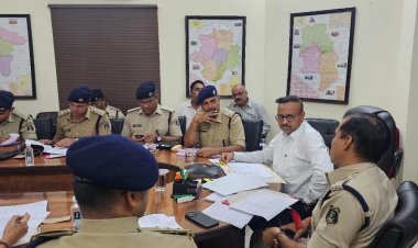 पुलिस महानिरीक्षक दुर्ग रेंज रामगोपाल गर्ग द्वारा चिटफंड के लंबित मामलों पर महत्वपूर्ण बैठक