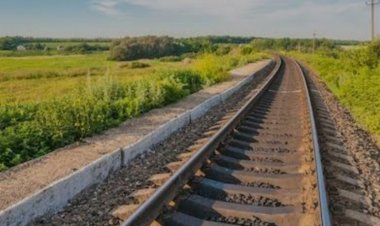 दो साल के बच्चे की ट्रेन की चपेट में आने से मौत, सर धड़ से अलग हो कर  ट्रेन इंजन में फस कर 60 किलोमीटर दूर  चला गया