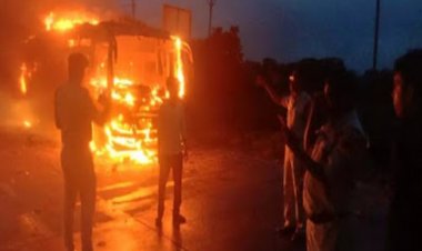 छत्तीसगढ़ की राजधानी रायपुर में कंपनी के कर्मचारियों को लेकर आ रही बस में अचानक लगी भीषण आग, मचा हड़कंप