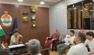 महापौर एजाज ढेबर ने  रायपुर SSP से की मुलाकात ,इस दौरान उन्होंने प्रदर्शन में मौजूद 25000 हजार लोगों पर FIR करने कहा या फिर FIR को शून्य करने की मांग करते हुए आत्महत्या की धमकी भी दी