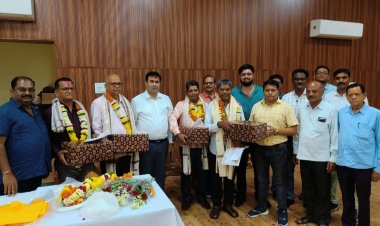 महापौर व आयुक्त ने सेवानिवृत्त कर्मचारियों के उज्ज्वल व सुखद भविष्य की कामना की