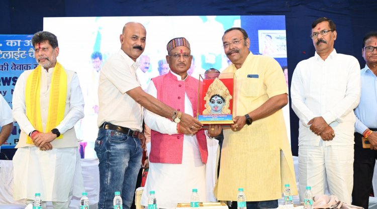 मुख्यमंत्री साय ने सैटेलाइट चैनल डीए न्यूज़ प्लस का किया शुभारंभ