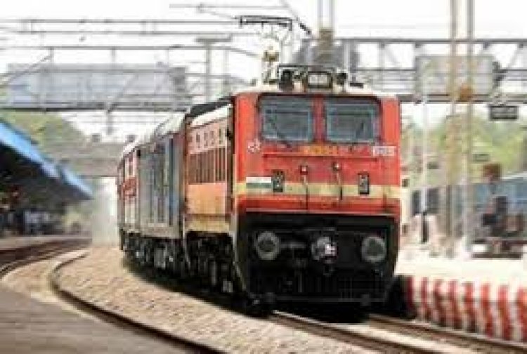 रेलवे ने एक बार फिर छत्तीसगढ़ से होकर चलने वाली ट्रेनों को कैंसिल कर दिया
