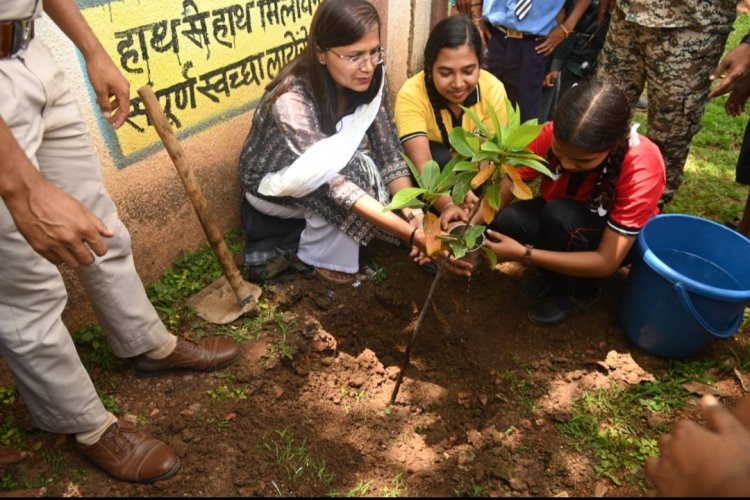 पानी का बचाव हमारे और आने वाली पीढ़ियों के लिए अत्यंत महत्वपूर्ण - कलेक्टर सुश्री चौधरी