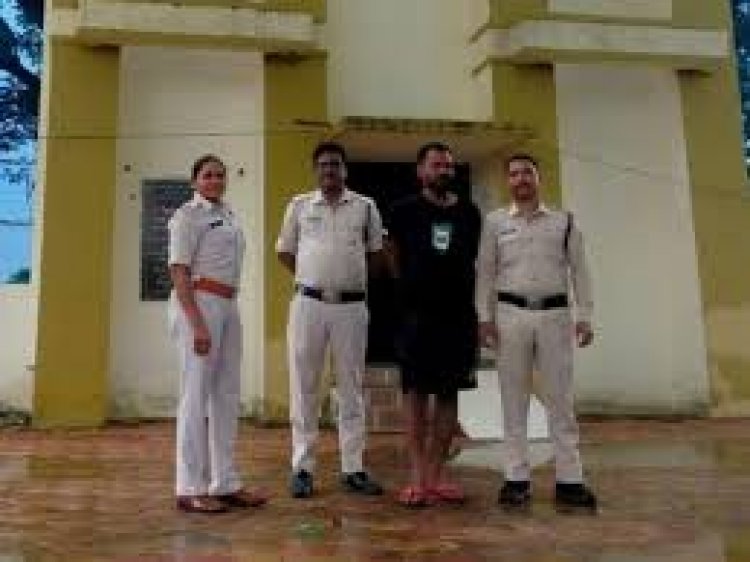 छत्तीसगढ़ के जशपुर जिले में पुलिस ने पशु तस्करी मामले में फरार आरोपी को गिरफ्तार किया