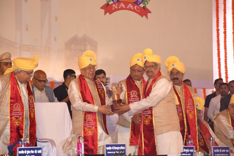 पंडित सुंदरलाल शर्मा मुक्त विश्वविद्यालय के छठवें दीक्षांत समारोह में शामिल हुए राज्यपाल विश्व भूषण हरिचंदन एवं मुख्यमंत्री श्री विष्णु देव साय