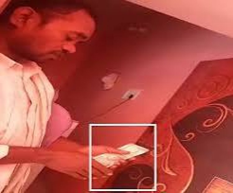 छत्तीसगढ़ के कवर्धा जिले में रिश्वत लेते पटवारी का वीडियो सामने आया