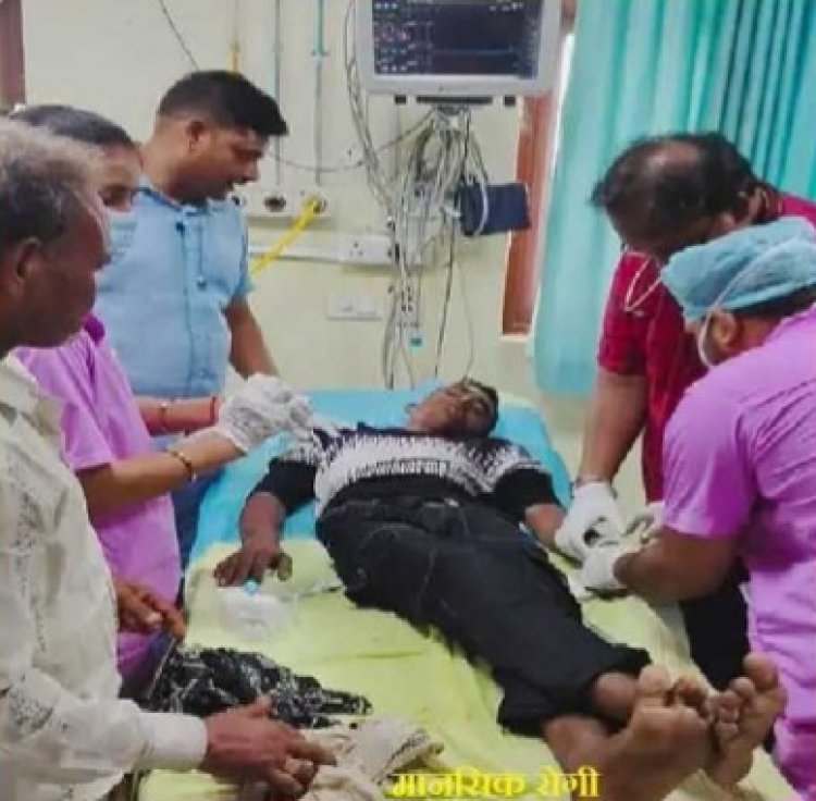 रायपुर के एम्स अस्पताल में एक मानसिक रोगी ओमप्रकाश शाह ने चाकू लेकर उत्पात मचाया, पुलिस पर चाकू से किया हमला