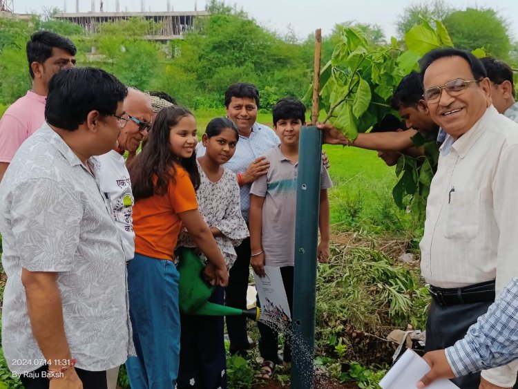दुर्ग नगर निगम ने आवासीय कालोनी ऋषभ ग्रीन सिटी में मनाया जल मड़ई