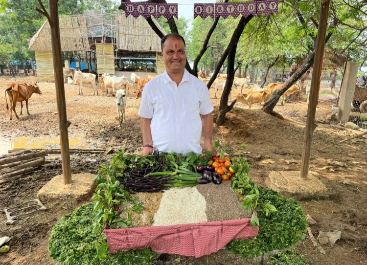सेवा दिवस के रुप में मनाया गया समाजसेवी बंटी शर्मा का जन्मदिन, गौ माता को विशेष केक खिलाकर बंटी शर्मा ने बनाया अपना जन्मदिन