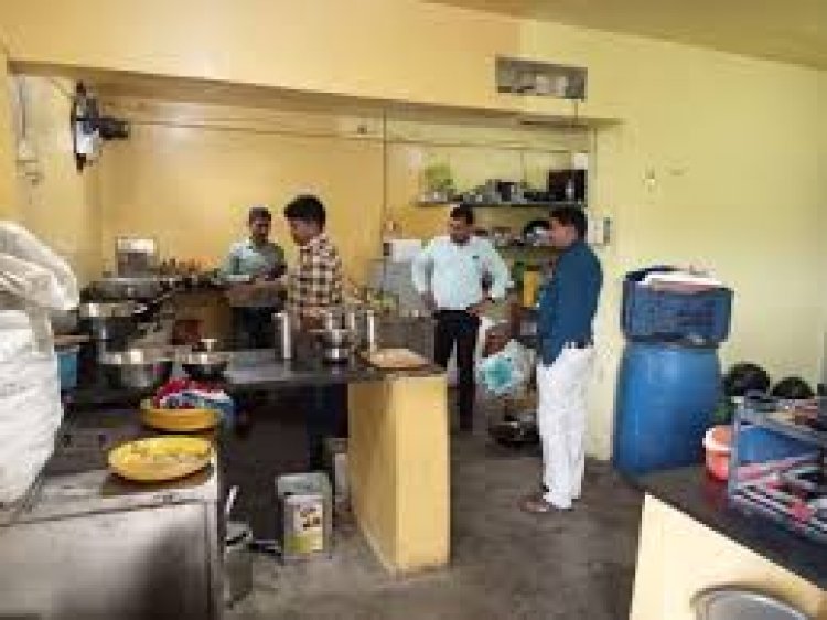 छत्तीसगढ़ के गरियाबंद जिले में अमानक खाद्य पदार्थ बेचने वालों पर खाद्य विभाग ने बड़ी कार्रवाई की