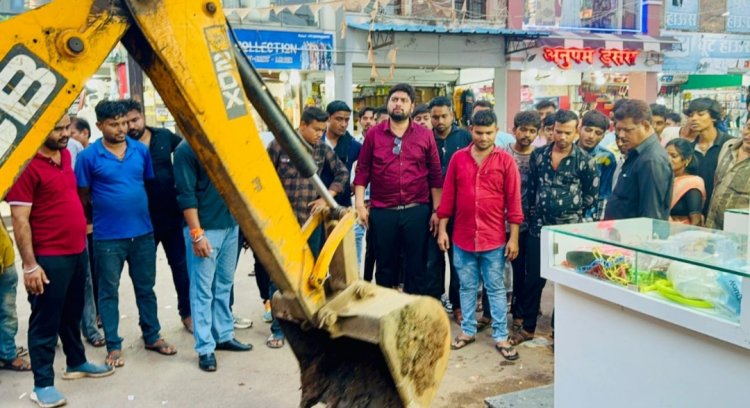 आयुक्त लोकेश चन्द्राकर द्वारा अवैध कब्जा हटाने के दिये निर्देश:राजस्व विभाग एक्शन मोड़ पर