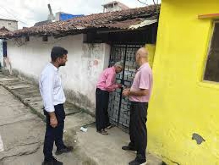कलेक्टर अवनीश शरण के निर्देश पर SDM पीयूष तिवारी और उनकी टीम ने बिलासपुर जिले में रविवार को झोलाछाप डॉक्टरों के 6 क्लीनिक सील कर दिए