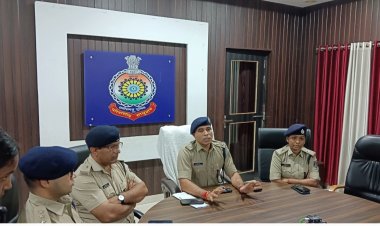 दुर्ग जिले के DPS रिसाली में परिजनों के हंगामे के बाद एसपी जितेंद्र शुक्ला ने  ली प्रेस कांफ्रेंस बोले यौन  शोषण की खबरें भ्रामक,सिर्फ माहौल खराब करने की कोशिश