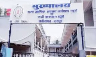 आज सुबह बरसते पानी में ACB की टीम ने बिलासपुर के जिला शिक्षा अधिकारी के घर छापा मारा