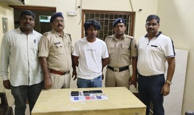 पार्किंग में कार को खड़ी करके कार के अंदर बैठकर ऑनलाईन गैमिंग  महादेव सट्टा का कारोबार करने वाले युवक को भिलाई पुलिस ने पकड़ा, रेड्डी अन्ना 128 नंबर पैनल पकड़ाया