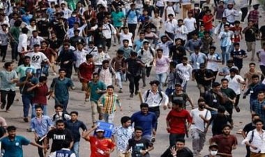 बांग्लादेश में भड़की हिंसा के बीच प्रधानमंत्री शेख हसीना ने दी इस्तीफा, प्रधानमंत्री निवास में घुसे सैकड़ों प्रदर्शनकारी, भारत में भी हाई अलर्ट