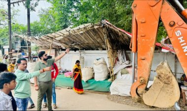 जिला अस्पताल मरचुरी मार्ग से एक बार फिर हटाये गये फुटपाथी दुकानदारो को,नगर निगम के सहायक राजस्व अधिकारी शुभम ने की कार्रवाई, दोबारा दुकान न रखने की दी नसीहत