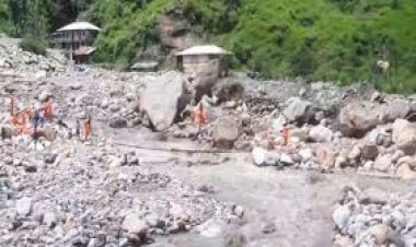 हिमाचल में भूस्खलन से 100 से ज्यादा सड़कें बंद, कई क्षेत्रों में भारी बारिश की चेतावनी