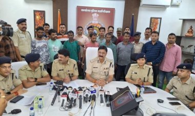 विभिन्न जगहों पर सर्राफा व्यवसाईयों के यहां चोरी करने वाले अंतर्राज्यीय बसोर गिरोह को पुलिस ने टैटू के सहारे चिन्हित कर गांव में राशन कार्ड–आधार कार्ड बनाने वाला बन पहुंच किया गिरफ्तार