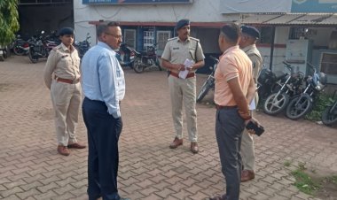 पुलिस महानिरीक्षक दुर्ग रेंज व्दारा थाना भिलाई नगर एवम सुपेला थानों का किया गया आकस्मिक निरीक्षण,पुराने लंबित मामलो का निकाल सही तरीके से न करने पर दी चेतावनी
