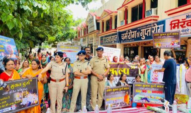 दुर्ग पुलिस ने जनता के बिच जाके नशा के कारण बढते अपराध एवं नशाखोरी से स्वास्थ्य मे पडने वाले दुष्प्रभाव को लोगो की बीच जानकारी दे कर जागरुक किया