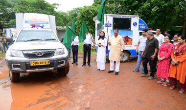 मोबाईल पशु चिकित्सा वाहन हरी झण्डी दिखाकर किया रवाना