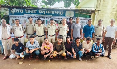 थाना पदमनाभपुर पुलिस ने दुर्ग के बोरसी रेलवे फाटक के पास हुए हत्या मामले में 5 नाबालिक सहित 13 आरोपी को गिरफ्तार किया